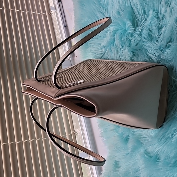 Handbag - Picture 4 of 5